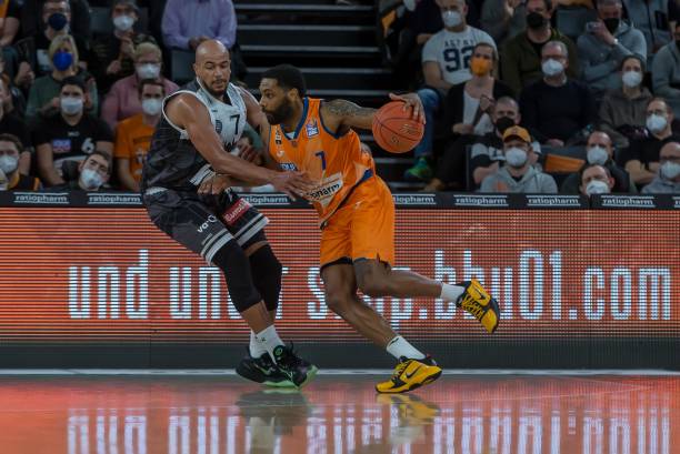 同样表现出 同样表现出